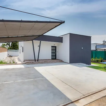 Amazing In With Wifi Holiday home Peroj