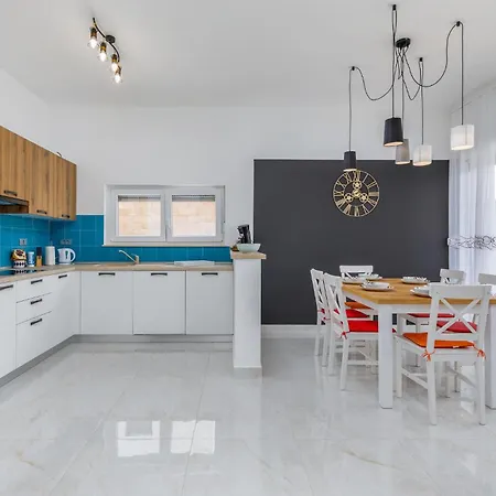 Amazing In With Wifi Holiday home Peroj